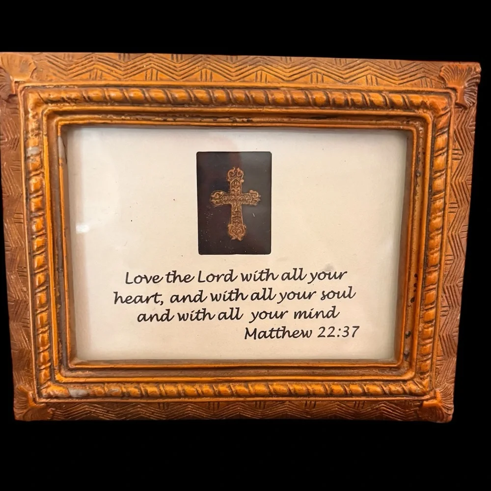 Elegant Gold Picture Frame with Inspirational Quote
